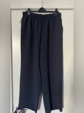 Brand New with tag Aritzia women Wilfred thesis dark night Navy pants size L